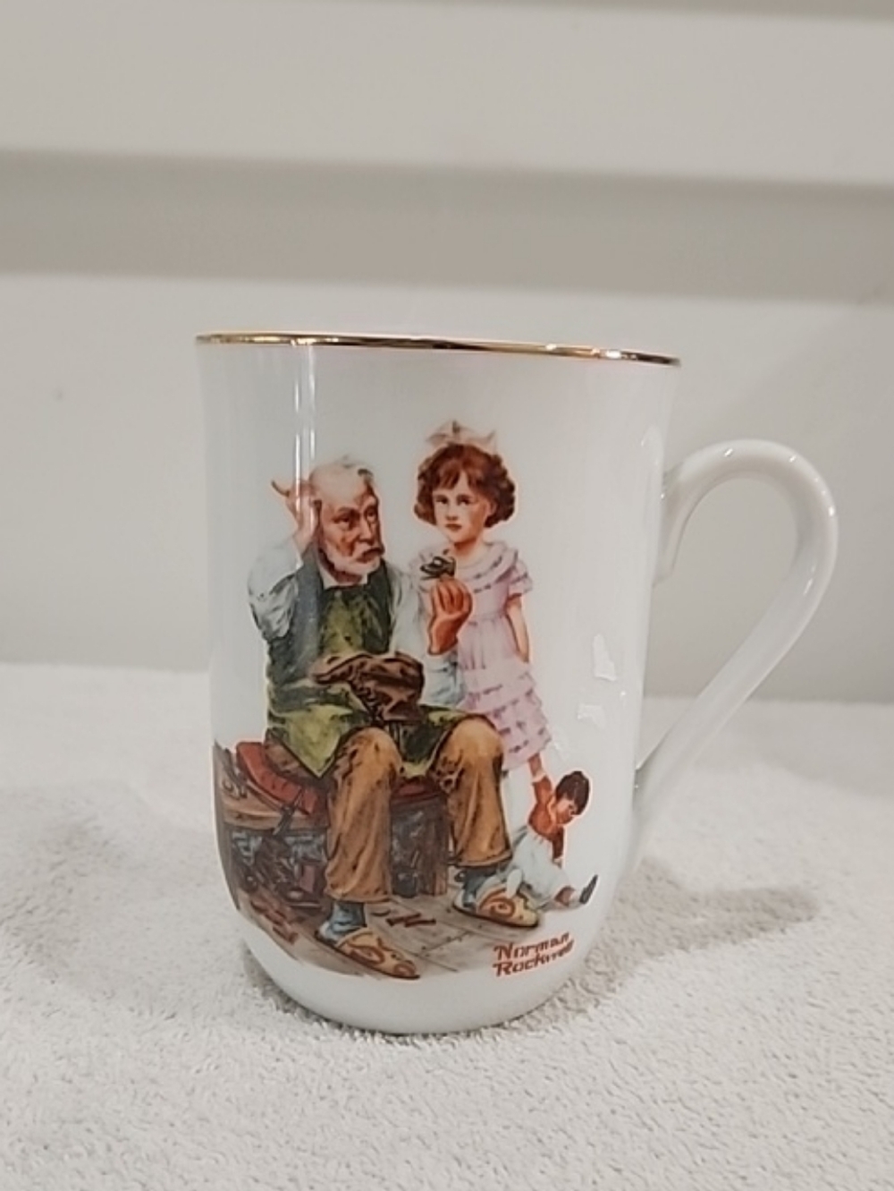 Classic White Porcelain Mug with Vintage Illustration - White with Gold Trim